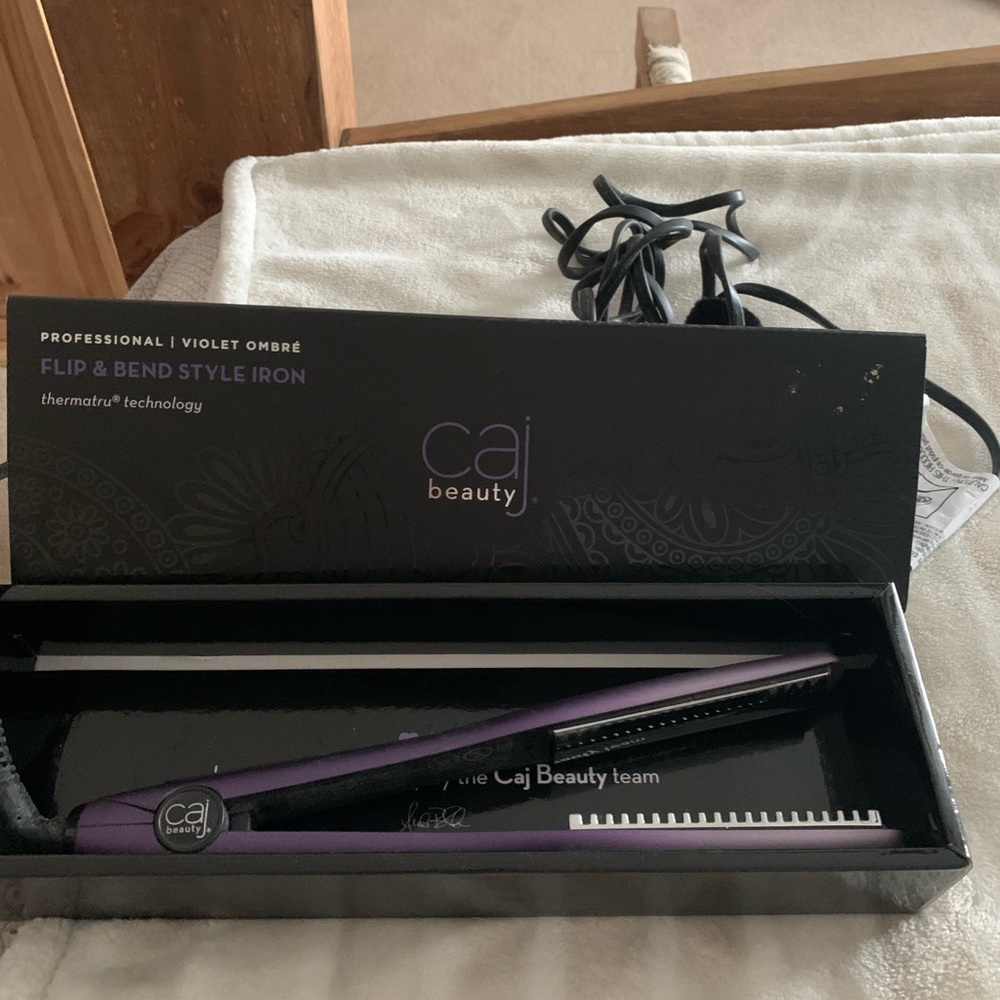 Caj Beauty Flip and Bend Style Iron